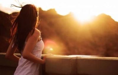 Femme horizon soleil